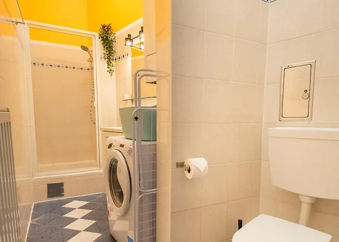 Stylish Near U4 Metro & Naschmarkt Apartment Vienna